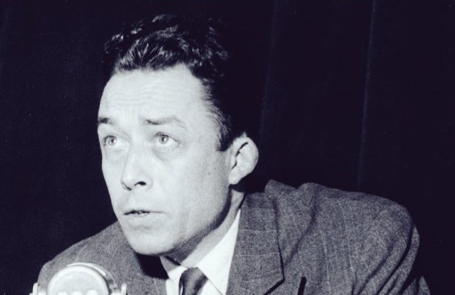 “Ci sono uomini impossibili da convincere”: un pensiero inedito di Camus che sembra scritto oggi